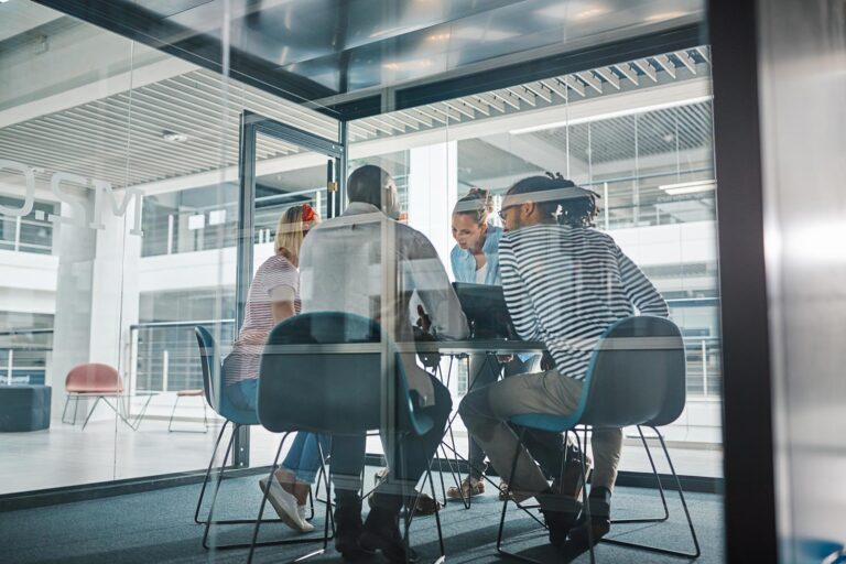 diverse businesspeople having a meeting in an offi bepwbl7.jpg